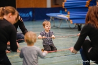 Kleine und Große am laufenden Band (Eltern-Kind)